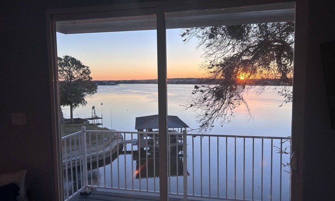 Granbury Cottage | Lake Granbury Cottage, Just steps from the historic square!