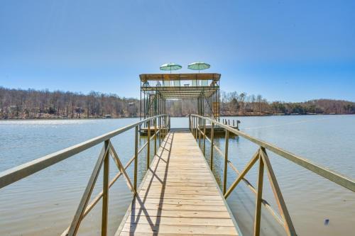 Seneca House | Lake Hartwell Retreat with 2-Tier Dock and Boat Slip!
