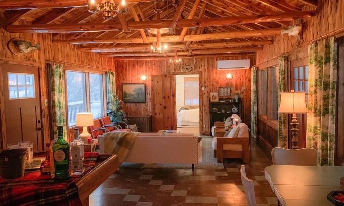 Pacific House | Lake Haven - Updated Mid Century Cabin Only 35 Mins from St. Louis