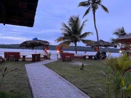 Chirayinkil House | Lake Homes