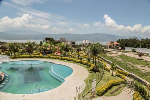 Bajio House | Lake house 3 bedroom Pool and hotub
