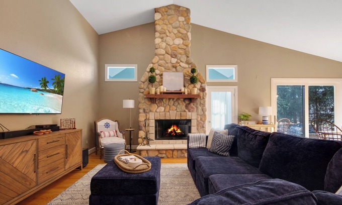 Fontana House | Lake House Retreat in Abbey Springs Resort!