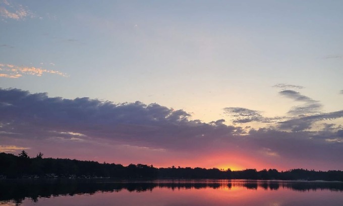 Hampstead House | Lake house sleeps 5 in Hampstead NH. Relax on Sunset Lake. ￼