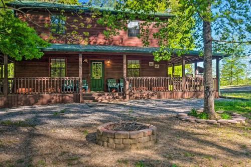 Byrdstown House | Lake House with Hot Tub and Fire Pit - 1 Mi to Marina!