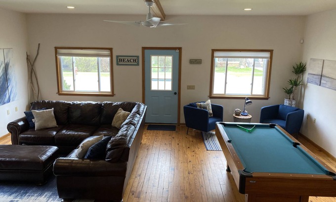 Harbor Beach House | Lake Huron Harbor Getaway-Walk to Downtown and the Beach