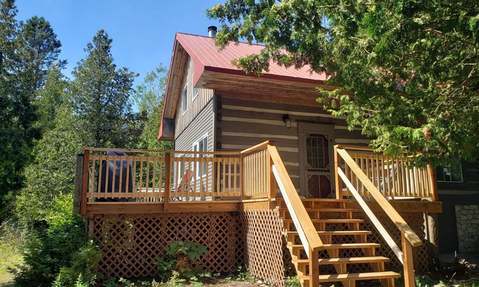 Manitoulin District House | Lake Huron Log Home Municipal License# 2022STA-002