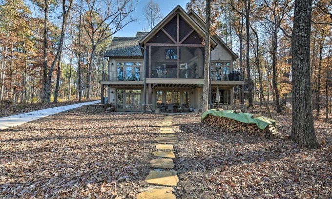 Seneca House | Lake Keowee Cottage with Deck and Private Dock!