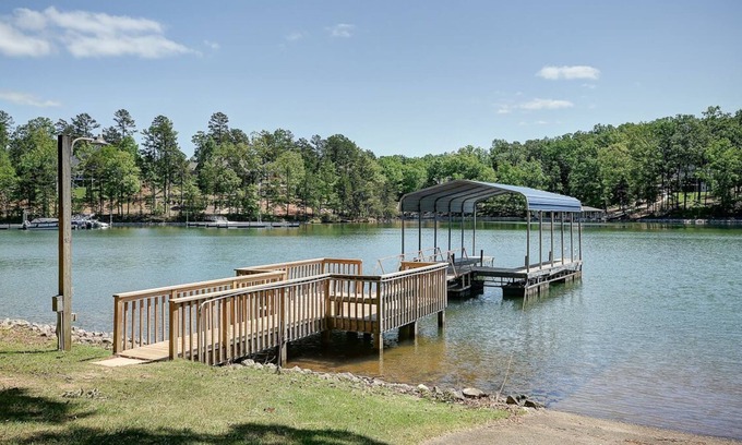 Saxony Forest House | Lake Keowee Lakefront Home W/Private Boat Ramp-Great Rates