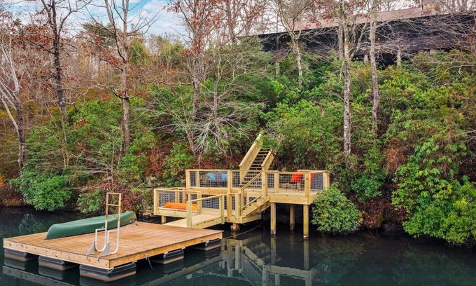 Mentone House | Lake Lahusage Front l Private Dock, Game Room