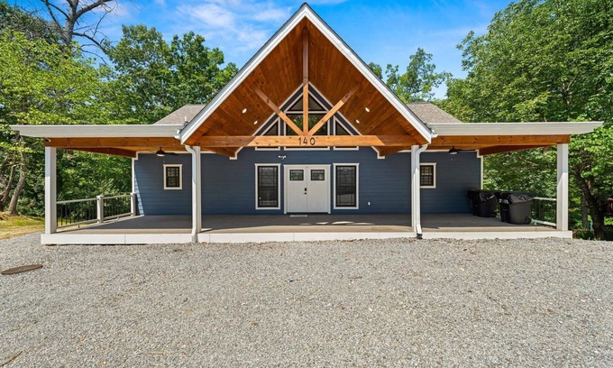 Speedwell House | Lake Loop Retreat w/Movie Theater & Private Dock