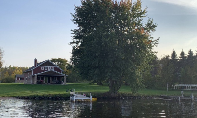 Holcombe Cabin | Lake Lover's Dream!