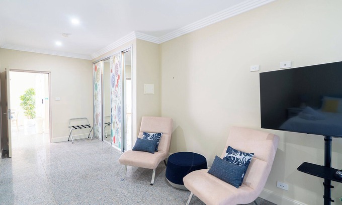 Morisset Bed & Breakfast | Lake Macquarie Manor - Your semi-rural oasis with extra space for everyone