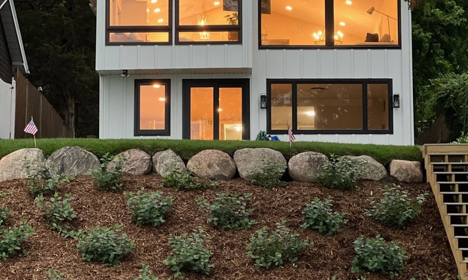 Mound House | Lake Minnetonka 5 Bedroom Stunner!