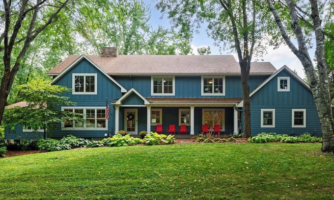 Minnetonka Beach House | Lake Minnetonka time! Fireplace,games,beach!