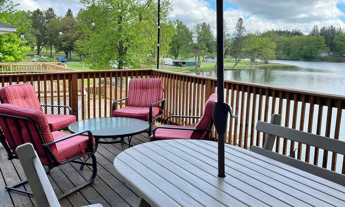 Hamilton House | Lake moraine 3 bedroom home by Colgate University