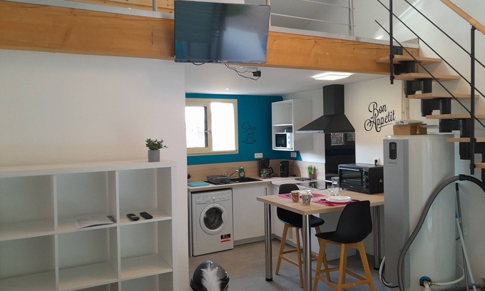 Saint-Pardoux House | Lake on foot! Bright studio+mezzanine, TV, WIFI, terrace, parking, near village