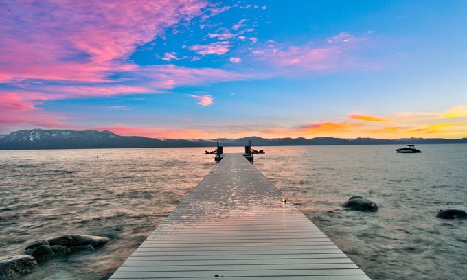 Skyland House | Lake Tahoe lakefront Home of the Stars Lx96