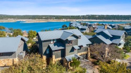 Spicewood Villa | Lake Travis Retreat - 5BR with BBQ & Pickleball