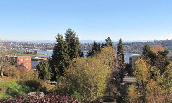 East Queen Anne House | Lake Union Views, 5 Min Drive To Seattle. Fully furnished long term rental.