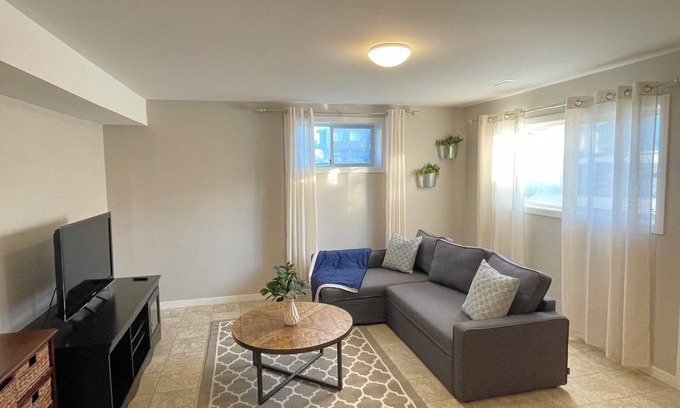 Okanagan-Similkameen House | Lake vibes & local comfort -Near Skaha lake Beach, Groceries & Dining