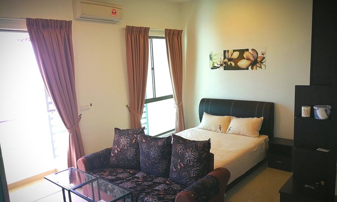 Cyberjaya Apartment | Lake View Breathtaking Cybersquare 500mbps wifi