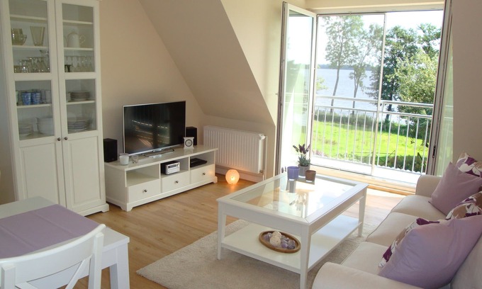Klein Wittensee Apartment | Lake view, lake access, 3 *, W-Lan, ostseenah, sauna, garden, quiet, modern