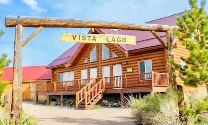 Mammoth Creek Cabin | Lake view log cabin , near lake, general store Pet friendly