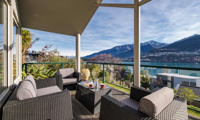 Kelvin Heights House | Lake View on Lewis - Lakeviews Queenstown