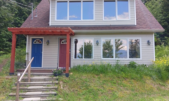 Balfour House | Lake View Suite, Forest Retreat, Lake Access Nearby