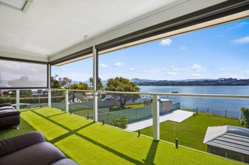 Primbee House | Lake Views at Primbee