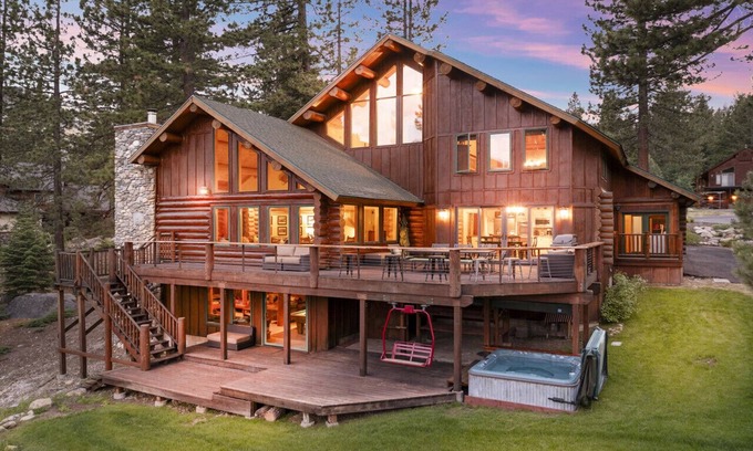Wolfe Estates Apartment | Lake Views King Cabin w Hot Tub | Trails | Sleds