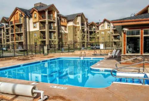 East Kootenay Apartment | Lake Windermere Pointe by StayIn