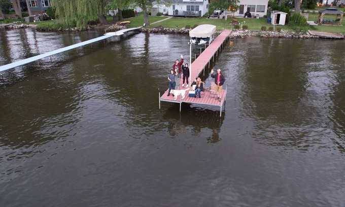 Black Wolf House | Lake Winnebago Water Front! Fishing! Boating! Quiet Bay! EAA!