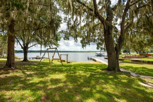 Hawthorne House | Lake Winnott Home with Boat Ramp and Dock