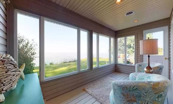 Huron House | Lakefront 2 bedroom guest house