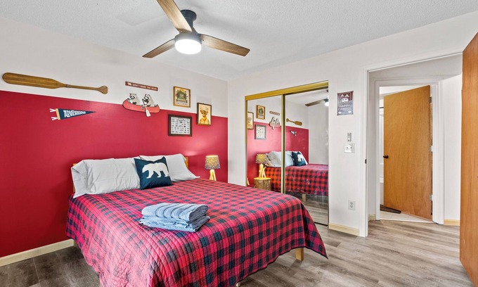 Seneca Condo | Lakefront 2-bedroom 2 bath condo , 1 of 3 condos available. Unit 963