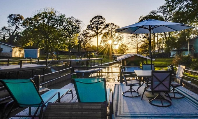 Cedar Creek Reservoir House | Lakefront/2 Story Dock/Kayaks/Porch Fireplace & TV/Luxurious & Rare/PET FRIENDLY