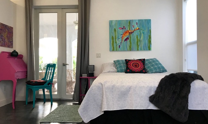 College Park Apartment | Lakefront Artist's Studio- Isolate in Luxury!