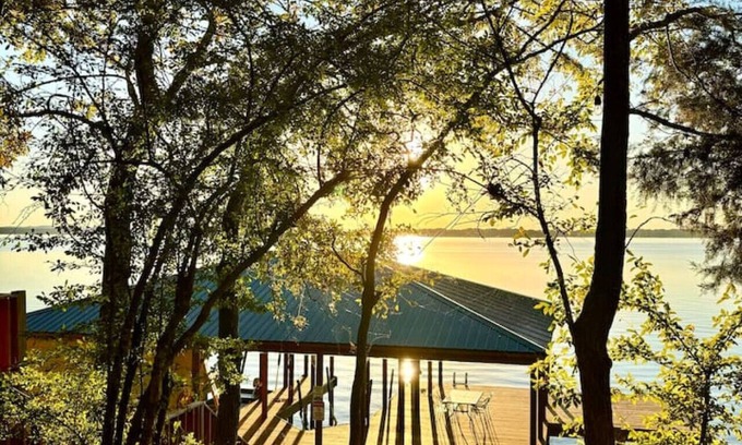 Flint Cabin | Lakefront Cabin Escape 3BR Pvt Dock & Hot Tub