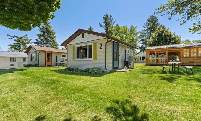 Chippewa Lake Cabin | Lakefront Cabin for Two w/Pickleball