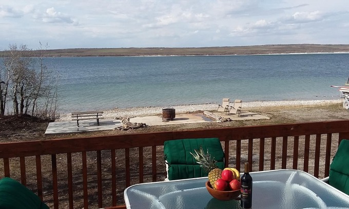 Babb House | Lakefront cabin on Duck Lake near Glacier National Park, great fishing & hiking!