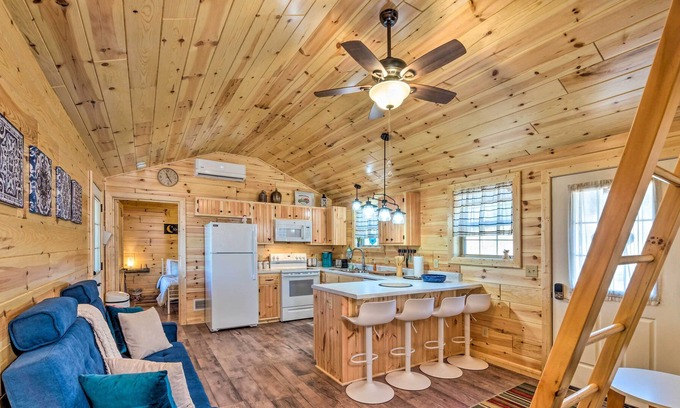 Cub Run Cabin | Lakefront Cabin: Private Dock, Trails, Cave, Etc!