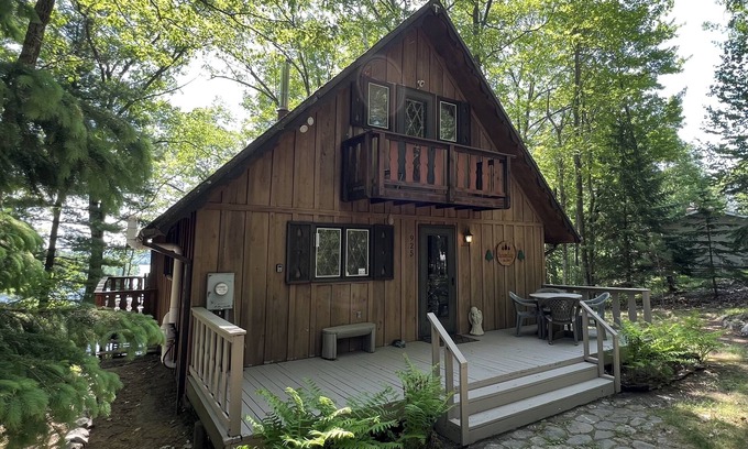 Loretto House | Lakefront Chalet - Badwater Lodge - Gorgeous Lake Views