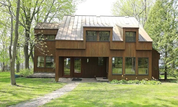 Montreal Ski Chalet | Lakefront Chalet in Montreal