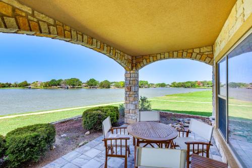 Eureka Apartment | Lakefront Corsicana Condo with Pool Access!