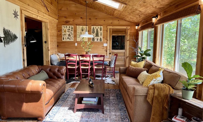 Kimball Lake Shores Cottage | Lakefront cottage 20 min from N. Conway