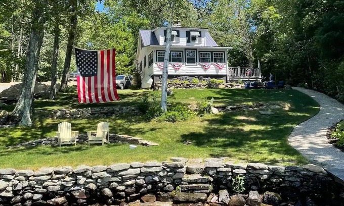 Otis Apartment | Lakefront Cottage in the Berkshires