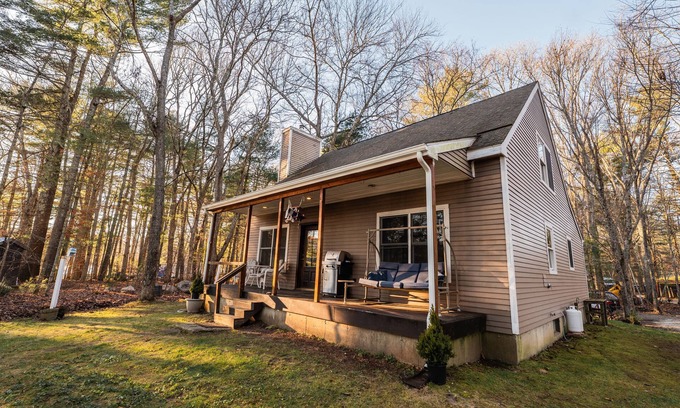 Voluntown Cottage | Lakefront Cottage in the Woods w/Sauna Access. Pet-friendly. Abuts State Forest