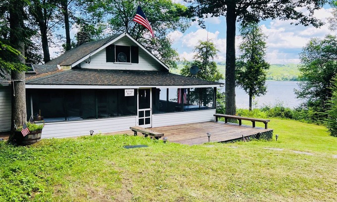Newport Cottage | Lakefront Cottage on the south shore of Lake Memphremagog