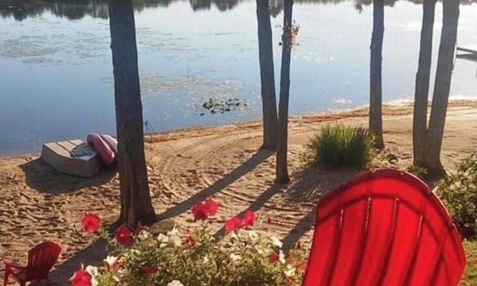 Twin Lake Cottage | Lakefront cottage.swim, kayak, fish, hike, bonfires and excellent reviews.